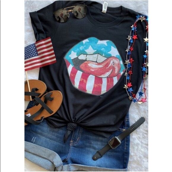 MADE In The USA Lips Graphic Tee - Picture 1 of 1